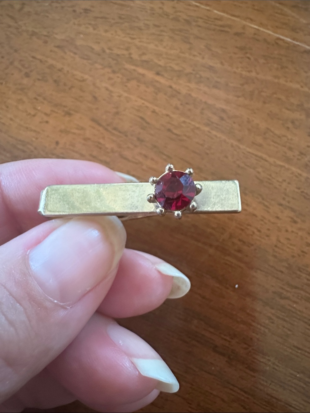 Vintage 50s/60s Gold Tone Tie Bar with‎ Ruby Red Gem Accent